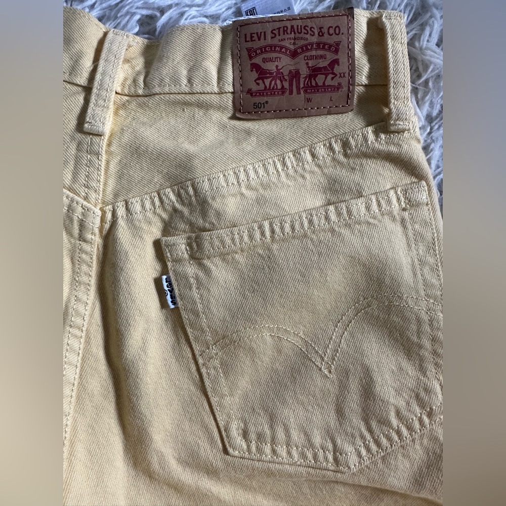 Levi's yellow Button-Fly Jeans - Picture 9 of 11